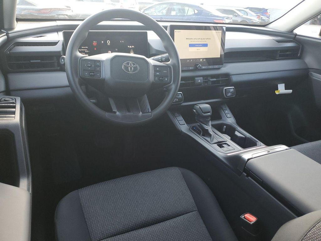 صورة 10 لـ 2026 Toyota RAV4 LE