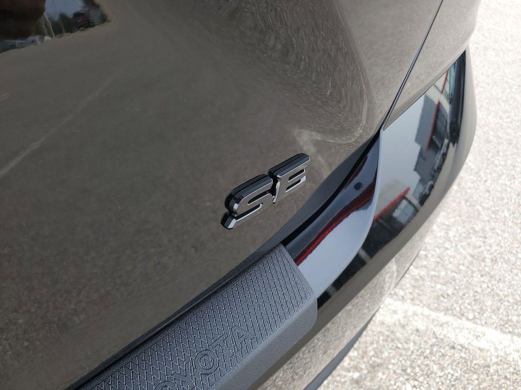 2026 TOYOTA CAMRY SE photo 8