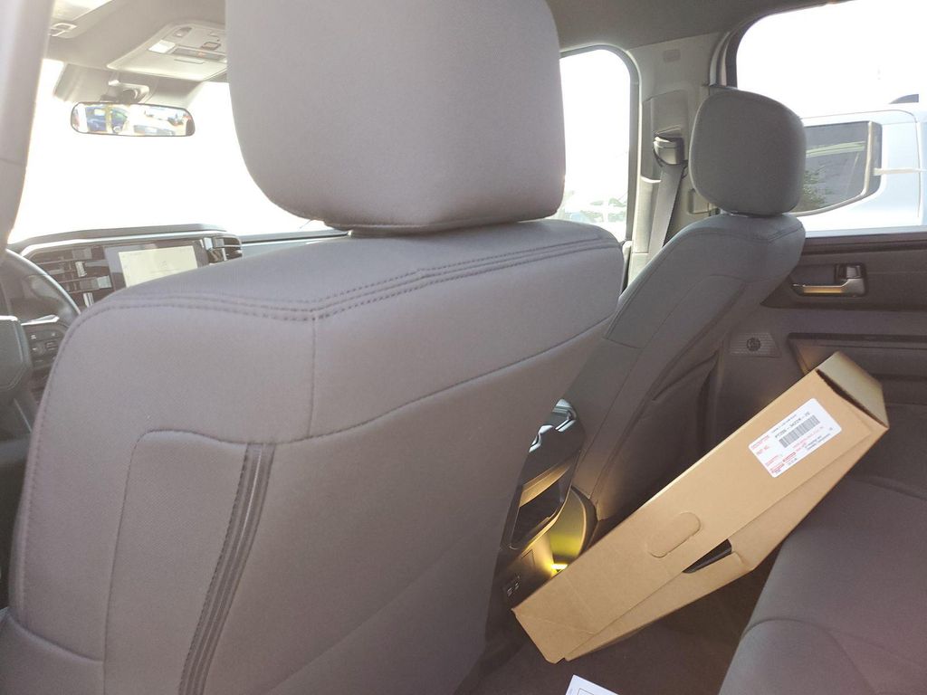 2026 Toyota TUNDRA SR5 缩略图 13
