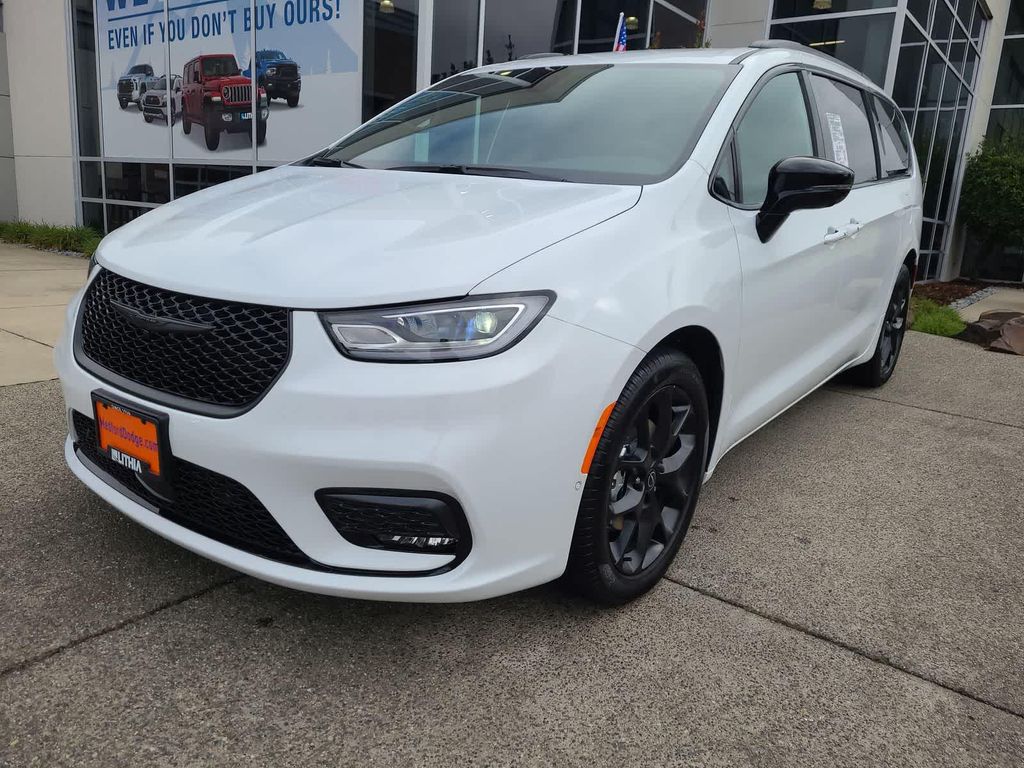 New 2026 Chrysler Pacifica L