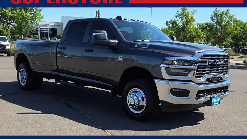 2026 RAM 3500 TRADESMAN photo 2