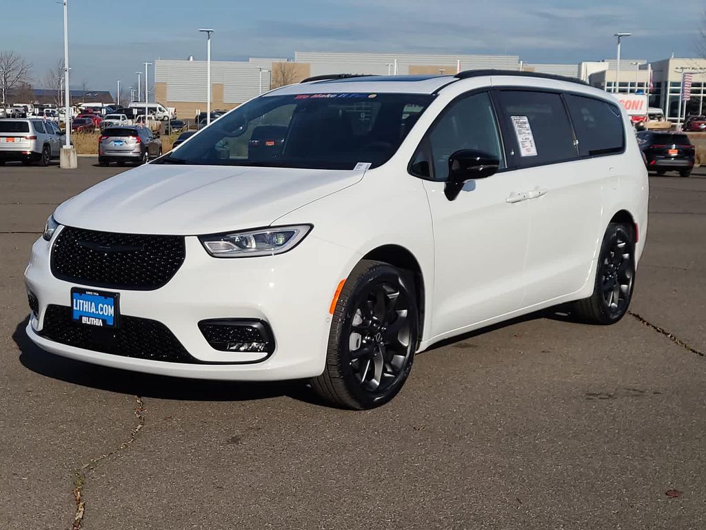 New 2026 Chrysler Pacifica L