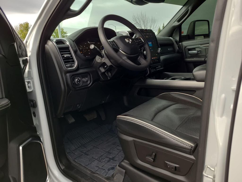 2025 RAM 3500 LARAMIE 照片 10