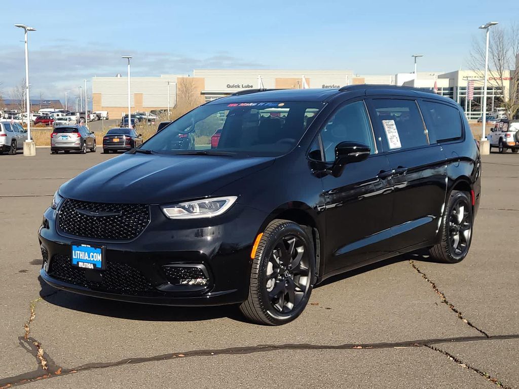 New 2026 Chrysler Pacifica L