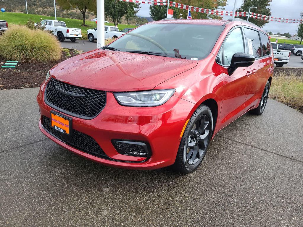 New 2026 Chrysler Pacifica L