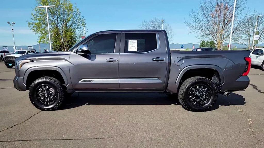 TOYOTA TUNDRA - 5