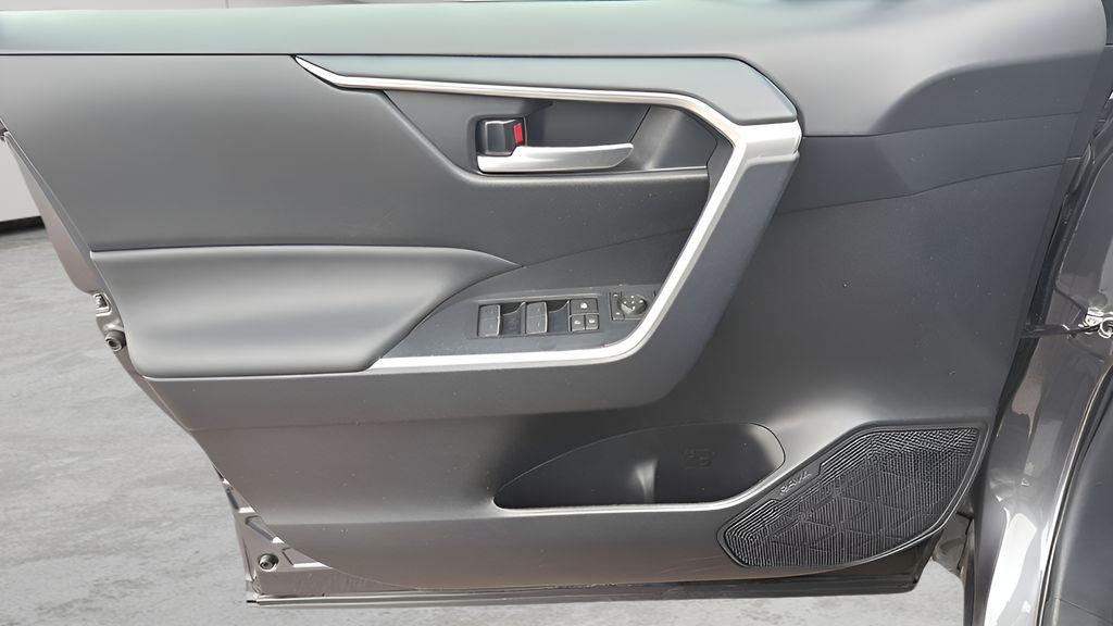صورة مصغرة 23 لـ 2025 Toyota RAV4 XLE