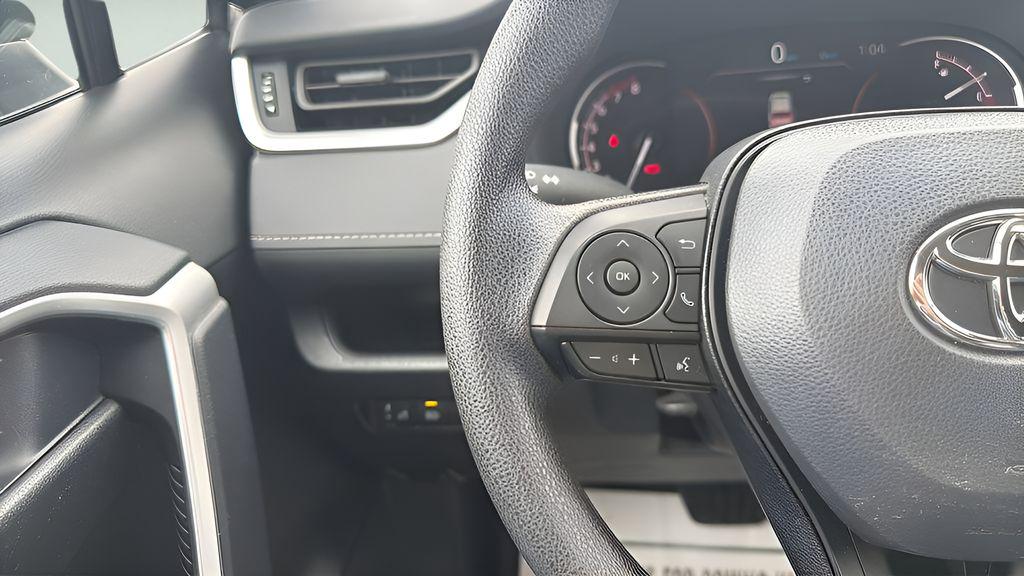 صورة مصغرة 35 لـ 2025 Toyota RAV4 XLE