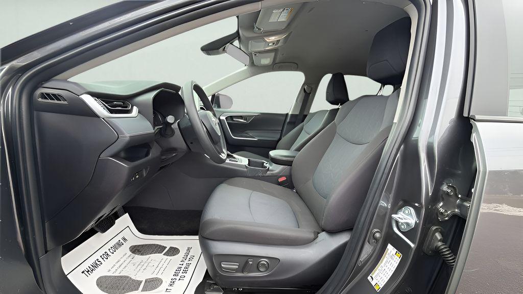 صورة مصغرة 20 لـ 2025 Toyota RAV4 XLE
