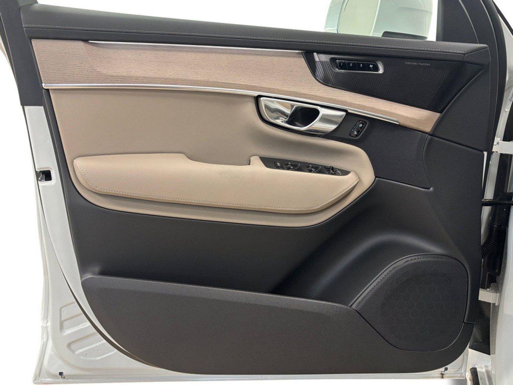 2026 Volvo XC90 PLUS, B6 AWD GAS (MILD HYBRID), GASOLINE, BRI — миниатюра 14