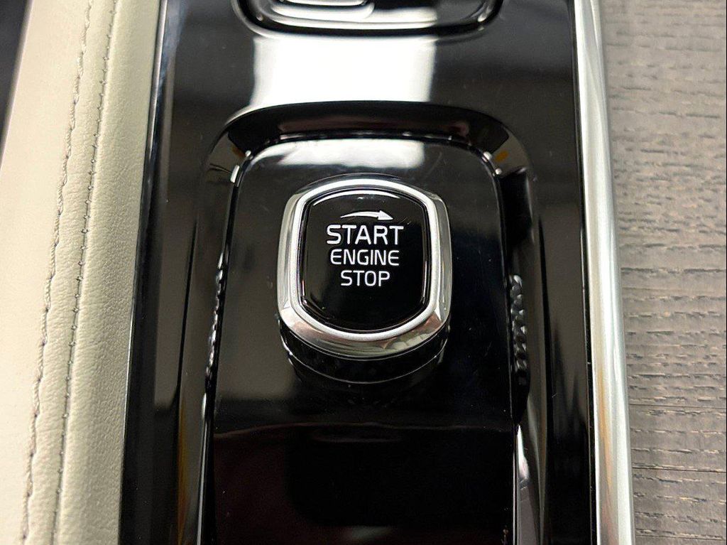 2024 Volvo XC90 B5 PLUS BRIGHT THEME — миниатюра 31