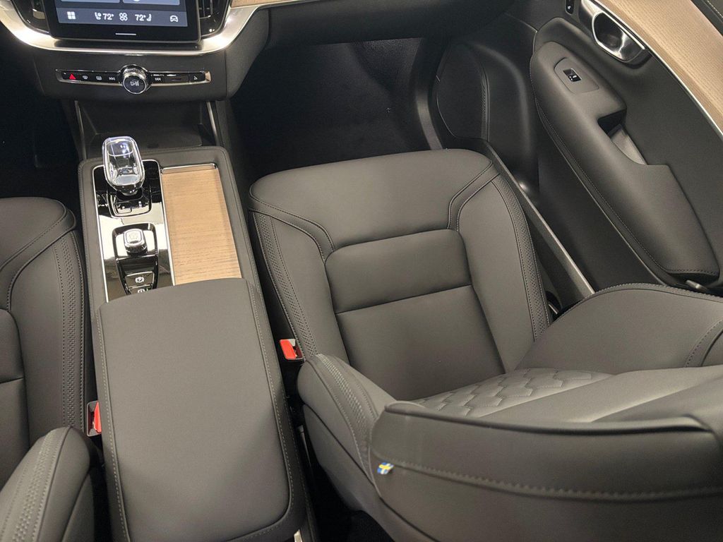 صورة مصغرة 18 لـ 2026 Volvo XC90 PLUS, B6 AWD GAS (MILD HYBRID), GASOLINE, BRI