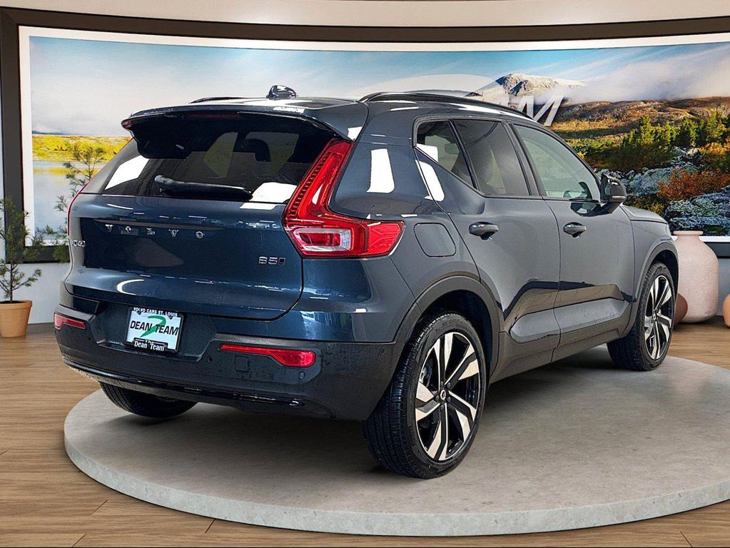 صورة مصغرة 6 لـ 2026 Volvo XC40 ULTRA, B5 AWD GAS (MILD HYBRID), DARK