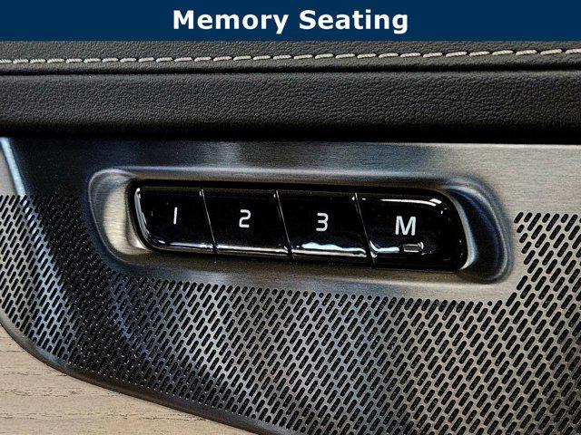 2026 Volvo XC90 PLUG-IN HYBRID PLUS, T8 AWD, ELECTRIC/GASOLIN — миниатюра 31
