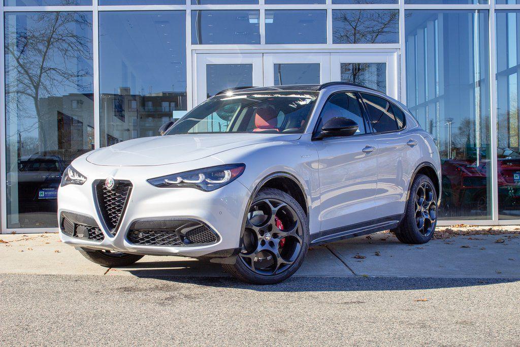 New 2025 Alfa Romeo Stelvio Sprint AWD