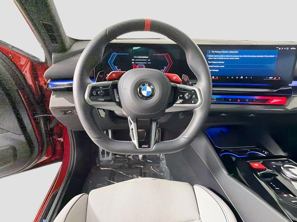 صورة مصغرة 11 لـ 2025 BMW M5 BASE