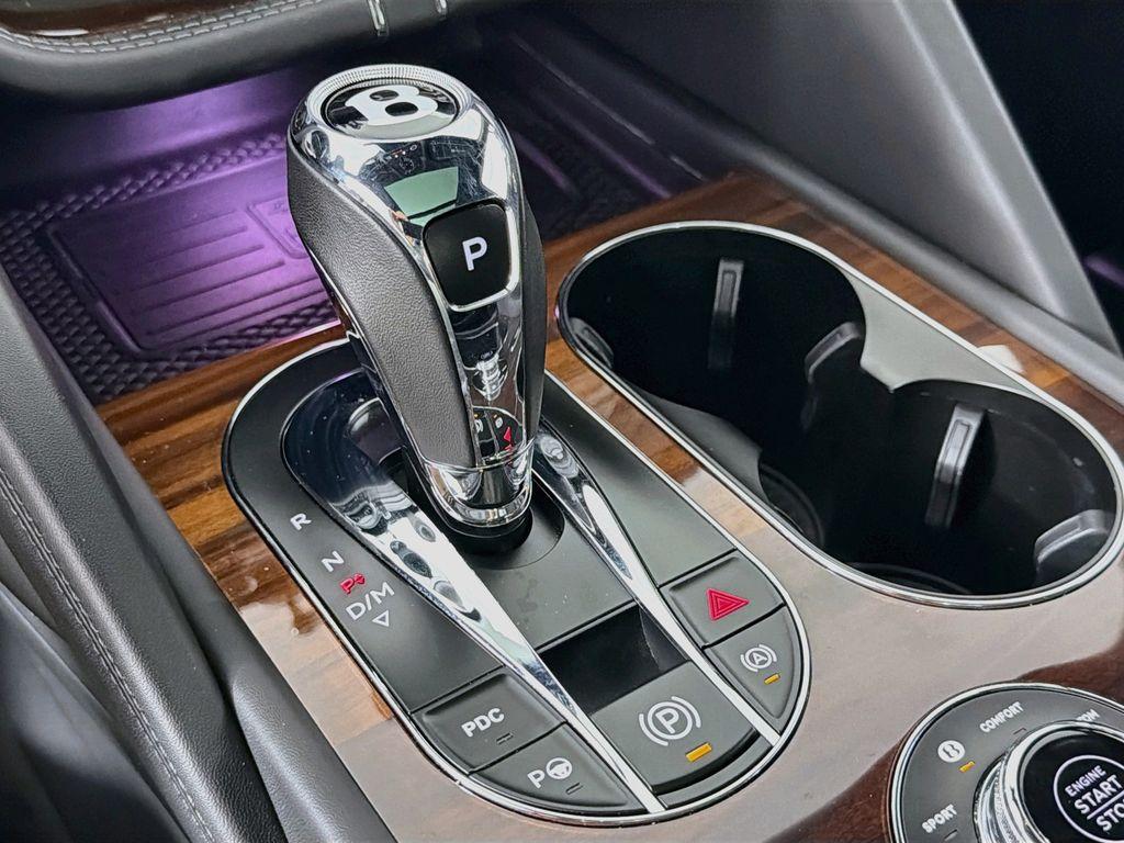 صورة 17 لـ 2023 Bentley BENTAYGA AZURE