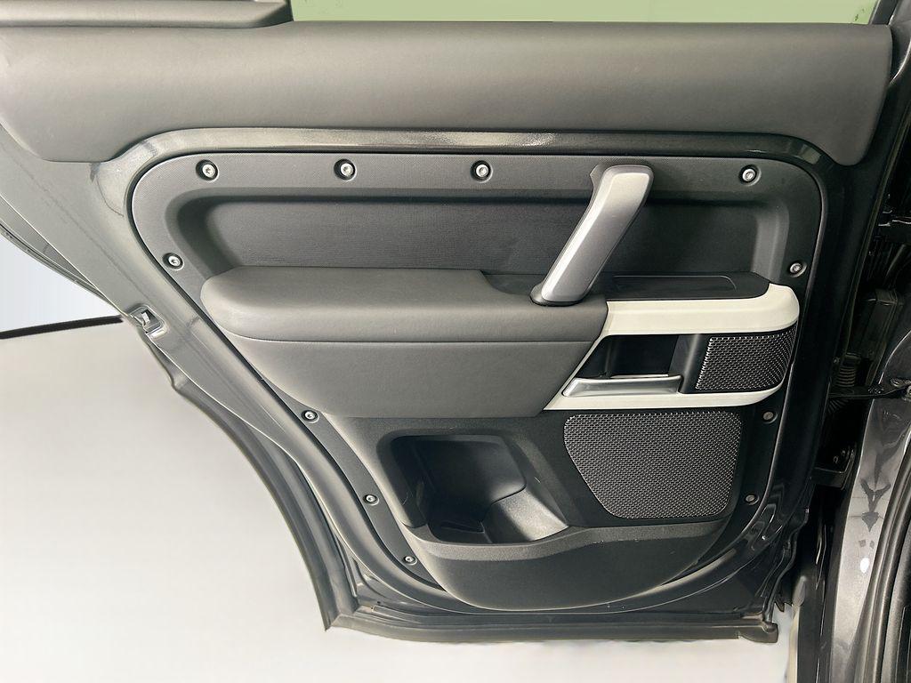 صورة مصغرة 25 لـ 2023 LAND Rover DEFENDER X-DYNAMIC SE