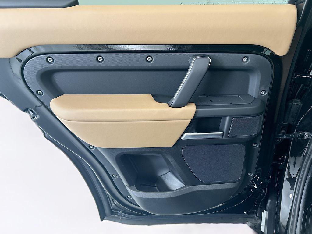 صورة مصغرة 25 لـ 2026 LAND Rover DEFENDER X-DYNAMIC SE