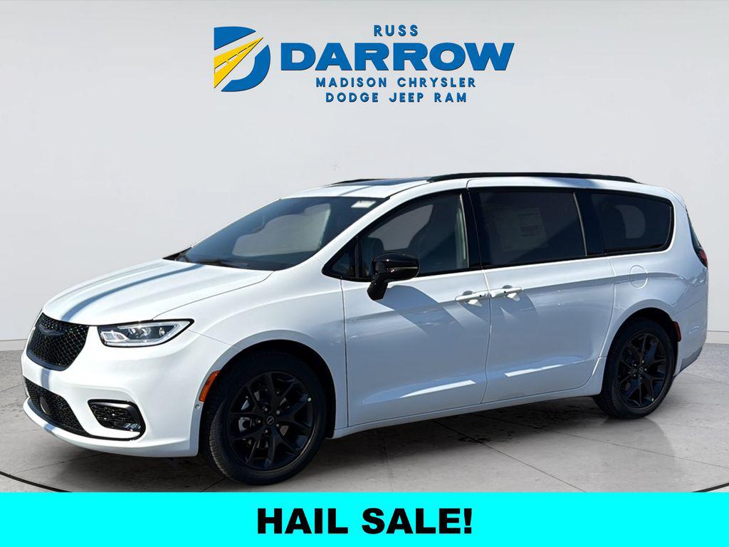 New 2026 Chrysler Pacifica Limited