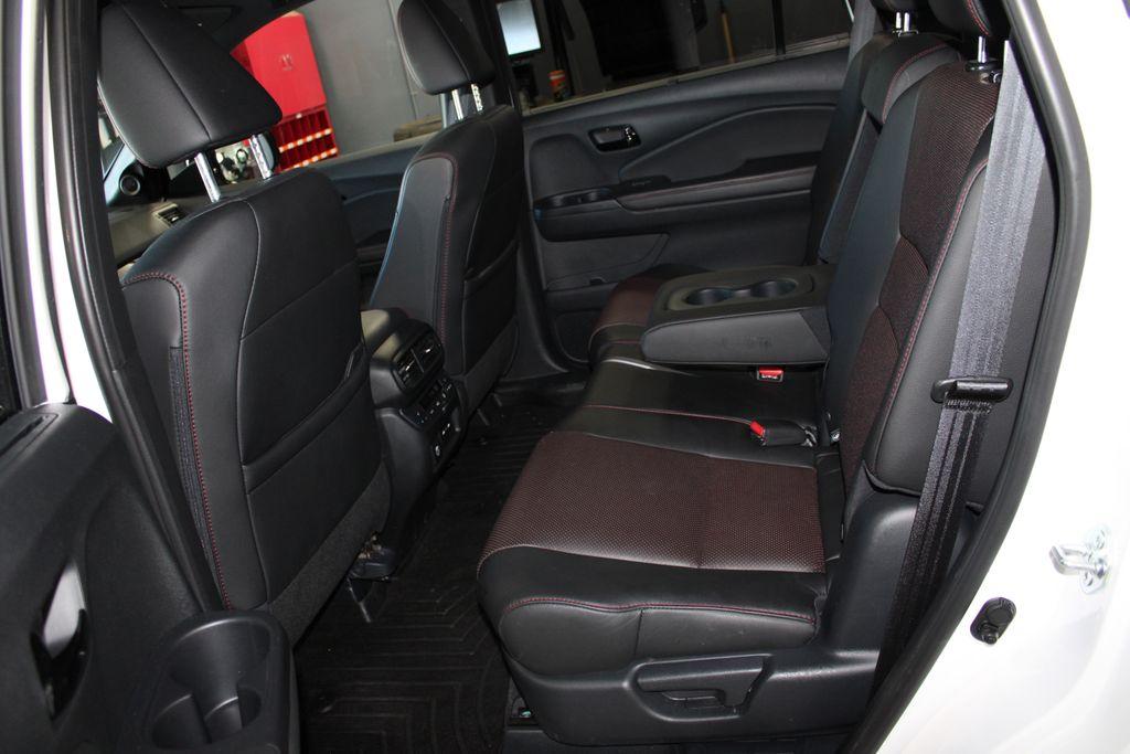 صورة 12 لـ 2024 Honda PASSPORT BLACK EDITION