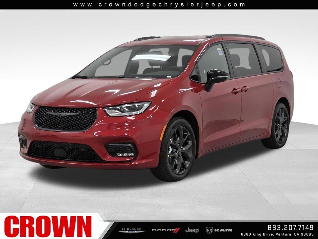 New 2026 Chrysler Pacifica Select