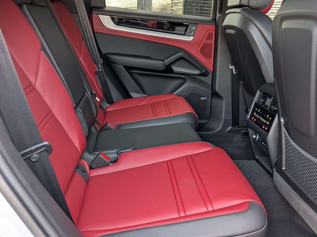 2026 Porsche CAYENNE — миниатюра 25