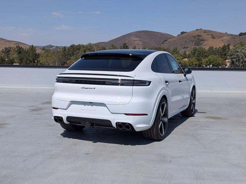 صورة 9 لـ 2025 Porsche CAYENNE S