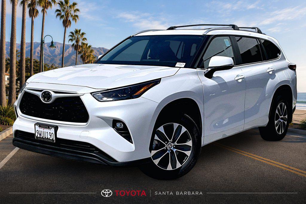 2026 Toyota HIGHLANDER XLE photo 3
