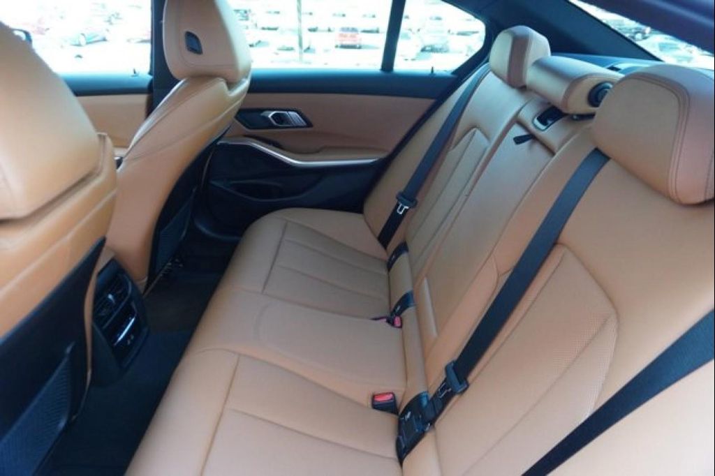 صورة مصغرة 17 لـ 2022 BMW 330 330I
