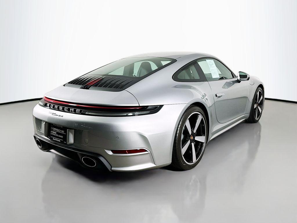 صورة 9 لـ 2025 Porsche 911 CARRERA