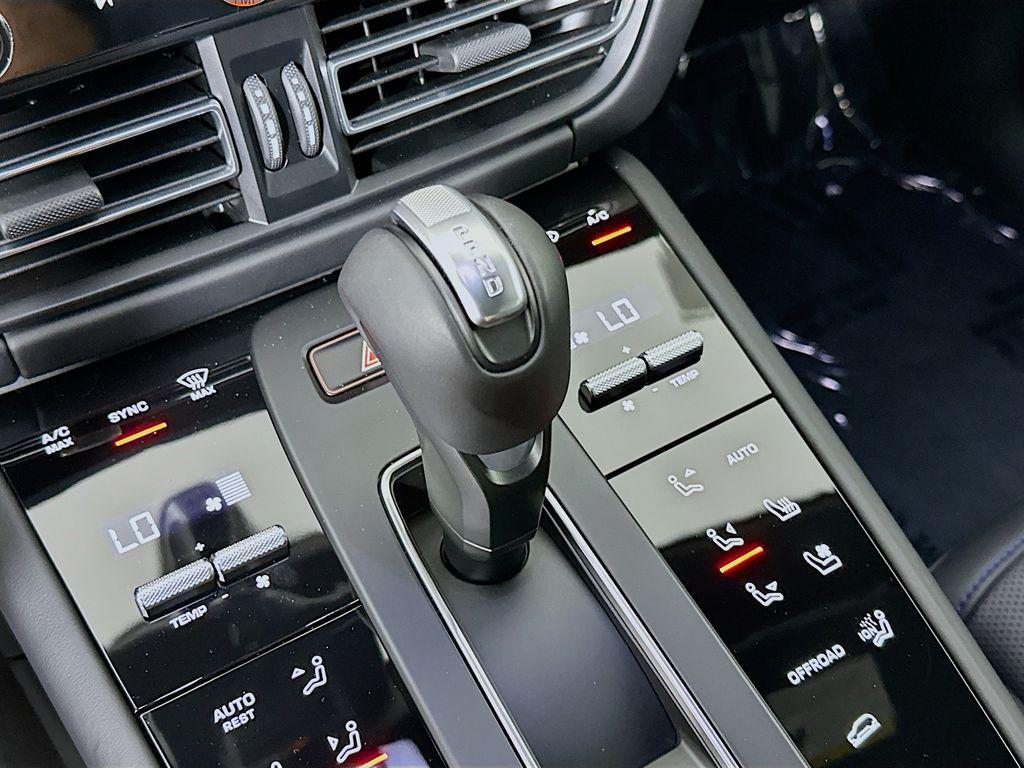 2025 Porsche MACAN — миниатюра 19