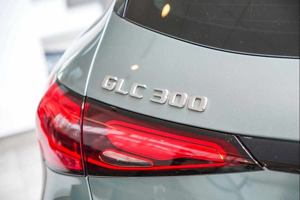 MERCEDES-BENZ GLC - 7