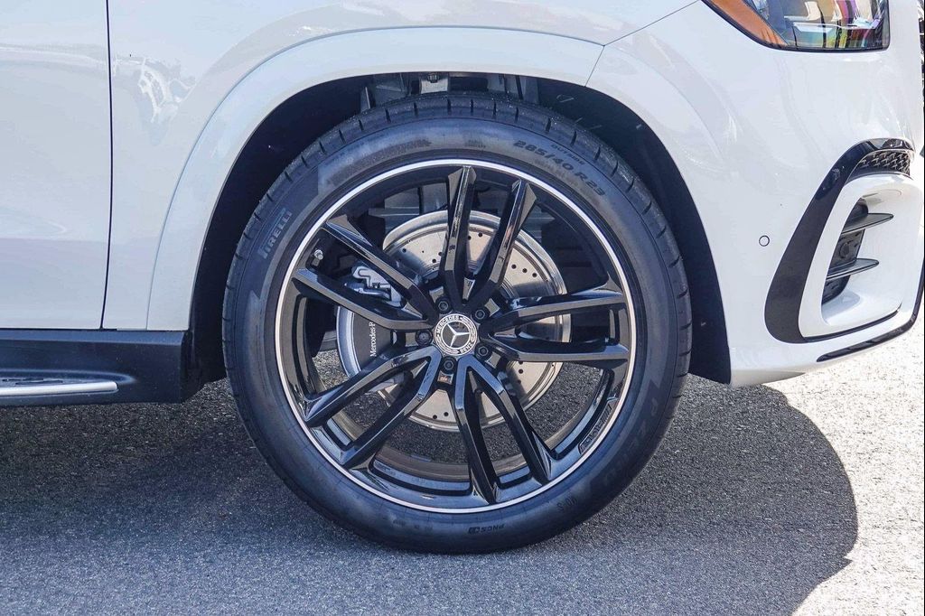 MERCEDES-BENZ GLS - 10