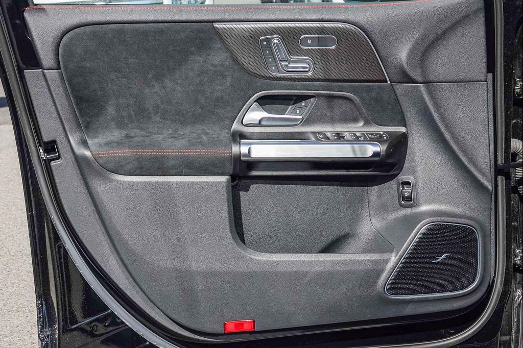 2025 Mercedes-BENZ AMG GLB 35 4MATIC — миниатюра 19