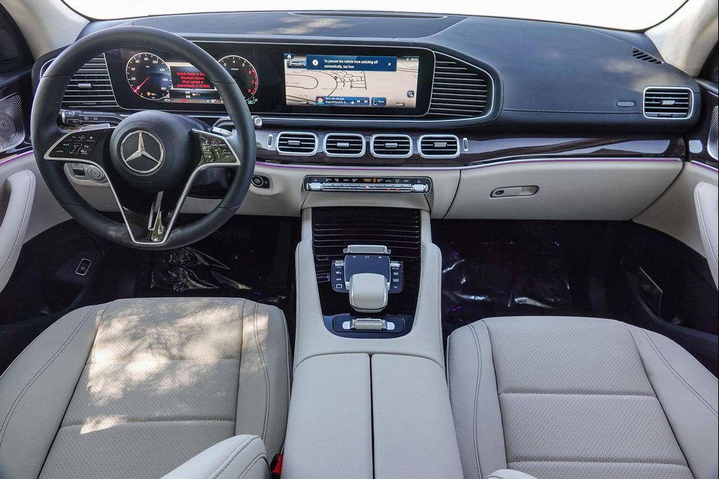 2026 Mercedes-BENZ GLS — миниатюра 11