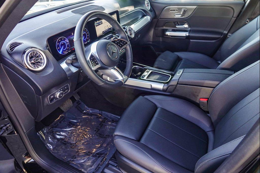 2024 Mercedes-BENZ EQB — миниатюра 17