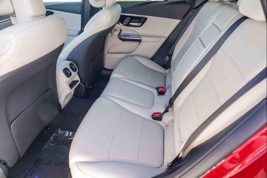 2026 Mercedes-BENZ GLC — миниатюра 17