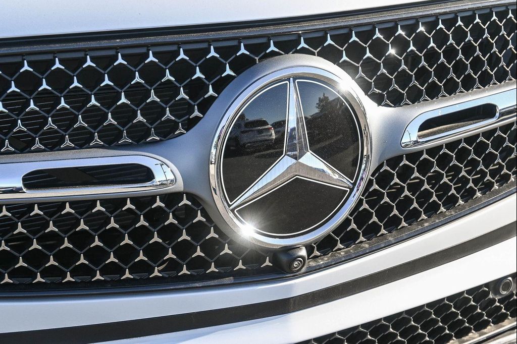 2026 Mercedes-BENZ GLC — миниатюра 12