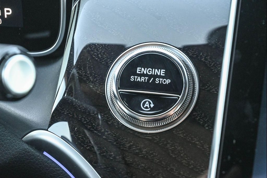 2026 Mercedes-BENZ GLC — миниатюра 24