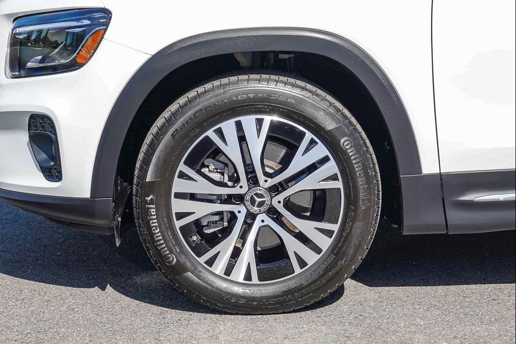 2026 Mercedes-BENZ GLB — миниатюра 11