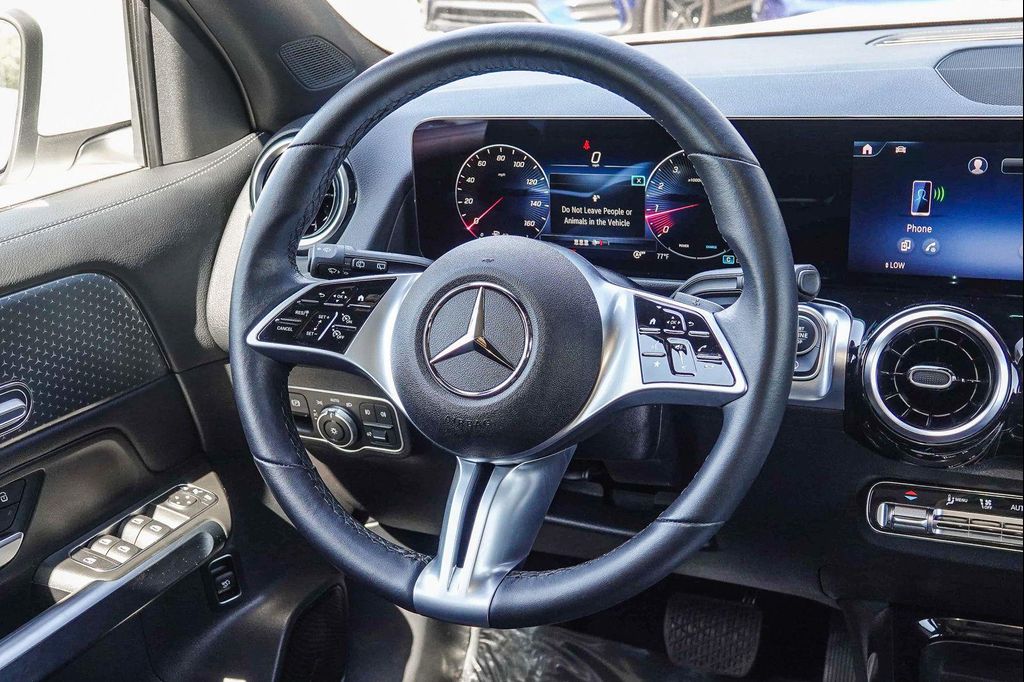 2026 Mercedes-BENZ GLB — миниатюра 15