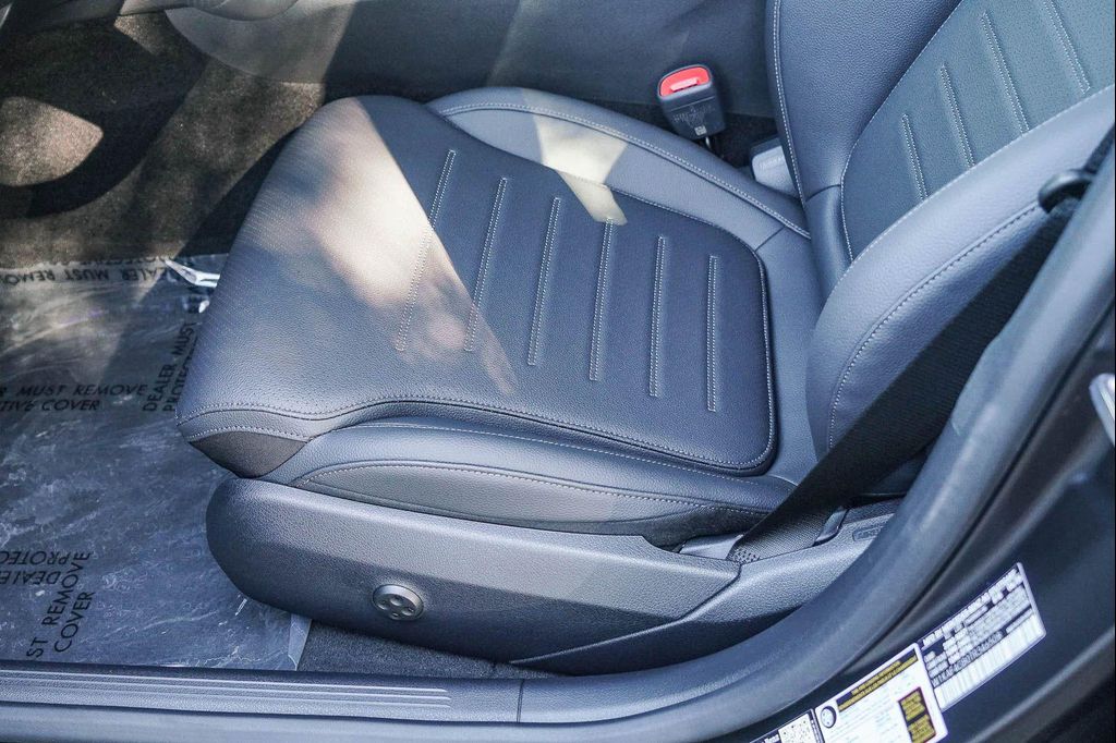 2026 Mercedes-BENZ C-CLASS — миниатюра 21