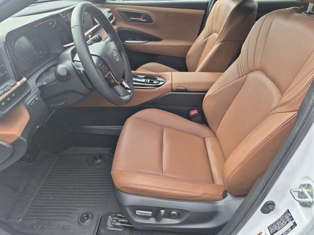 صورة 9 لـ 2025 Toyota CROWN SIGNIA LIMITED