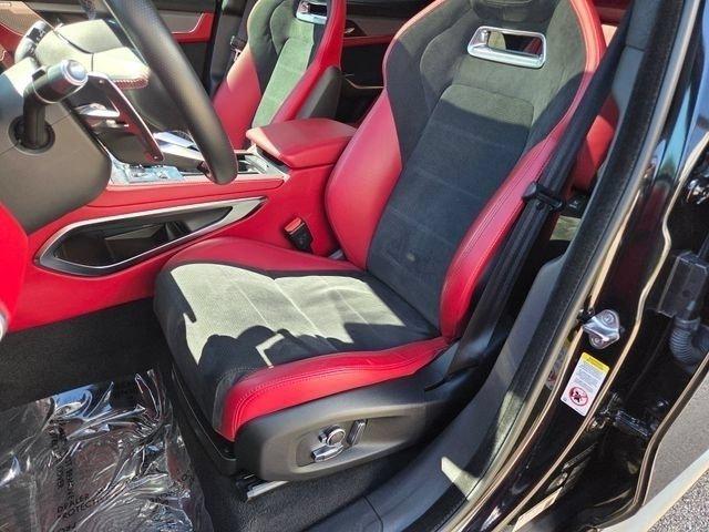 صورة 8 لـ 2022 Jaguar F-PACE SVR P550 AWD AUTOMATIC