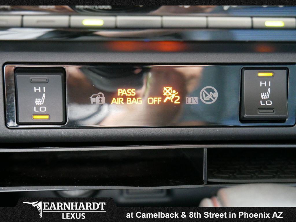 صورة مصغرة 32 لـ 2024 Toyota RAV4 HYBRID SE