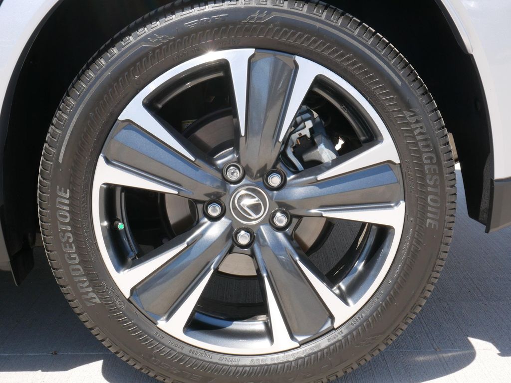 صورة 23 لـ 2025 Lexus UX 300H BASE