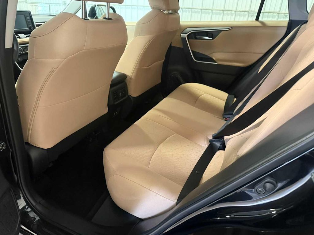 صورة مصغرة 23 لـ 2021 Toyota RAV4 XLE