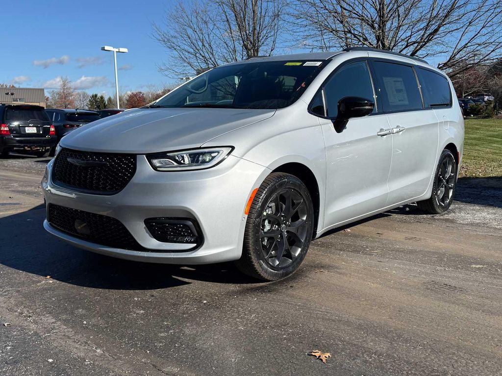 New 2026 Chrysler Pacifica L