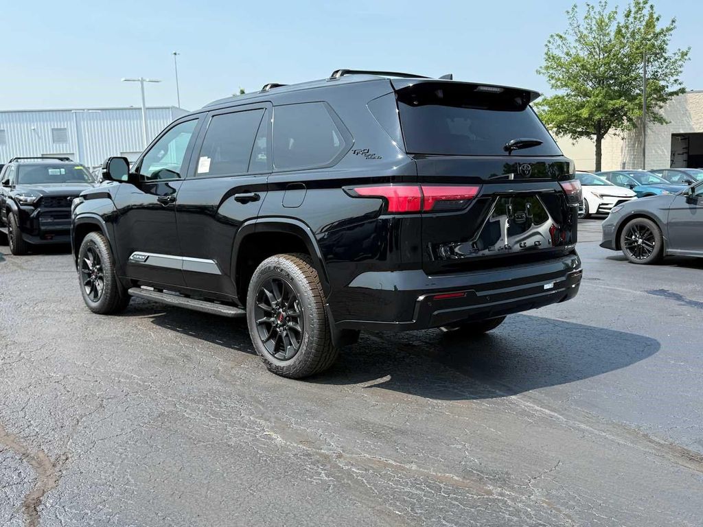 2026 Toyota SEQUOIA PLATINUM — фото 4